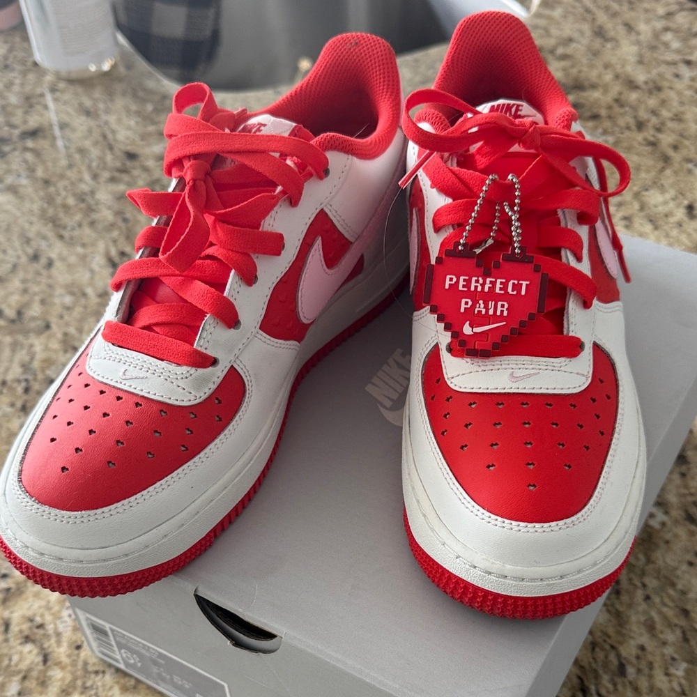 Nike Women’s/Kids Red, Pink and White Low-Top Sneakers with Heart Tag